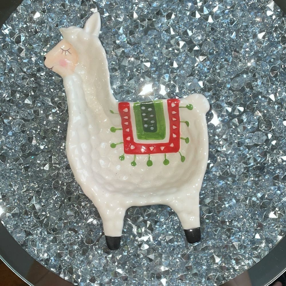 Eccolo Ceramic trinket dish jewelry holder Alpaca white mexican llama poncho